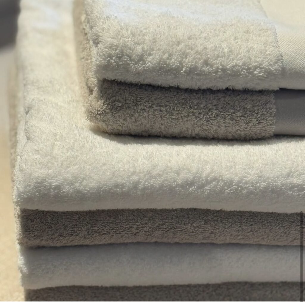 Scapa Home handdoeken Roma in wit en zand