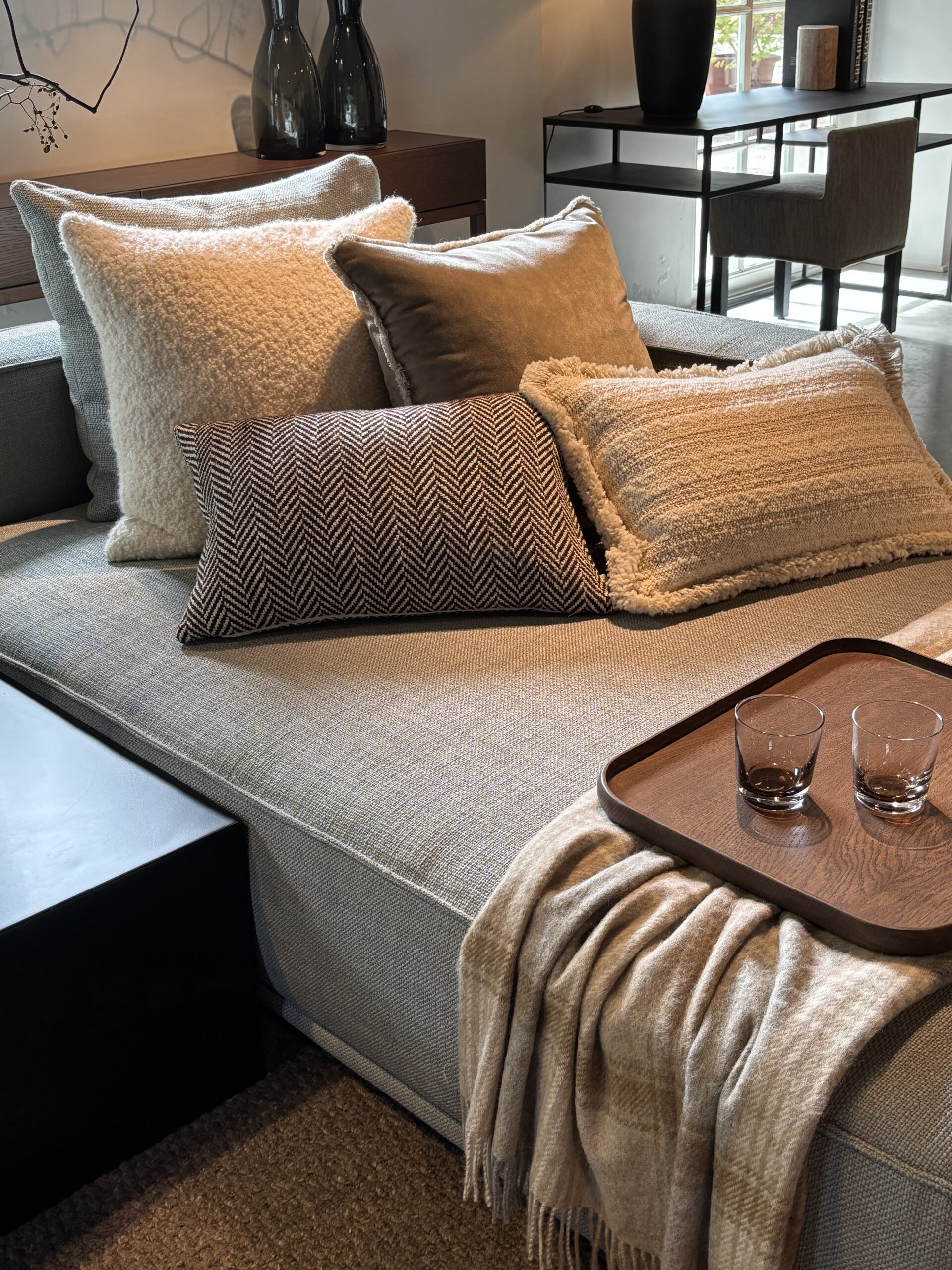 Scapa Home sofa setting met sierkussens Rowan Alton Alpine en Luton Scapa Home sofa setting met sierkussens Rowan Alton Alpine en Luton