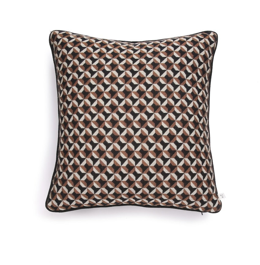 Scapa Home sierkussen ‘Dundee’ met grafisch patroon in caramel 50 x 50 cm Scapa Home sierkussen ‘Dundee’ met grafisch patroon in caramel 50 x 50 cm