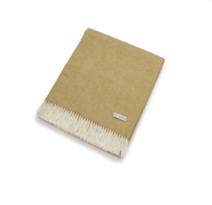 Scapa Home merino wol plaid ‘Linn' met visgraat patroon in goud gele kleur 140 x 185 cm