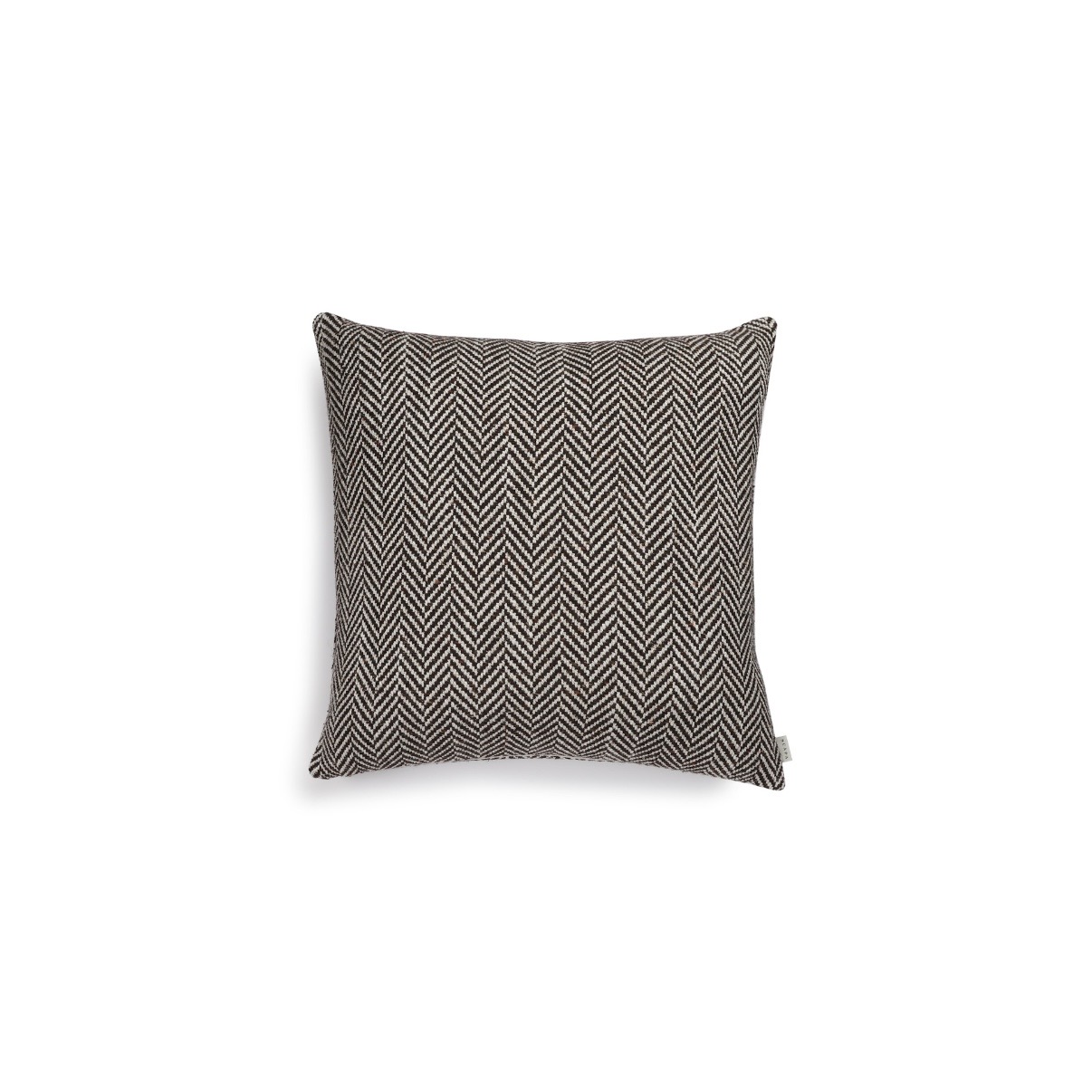 Scapa Home sierkussen ‘Alton' met visgraat patroon in bruin 60 x 60 cm Scapa Home sierkussen ‘Alton' met visgraat patroon in bruin 60 x 60 cm