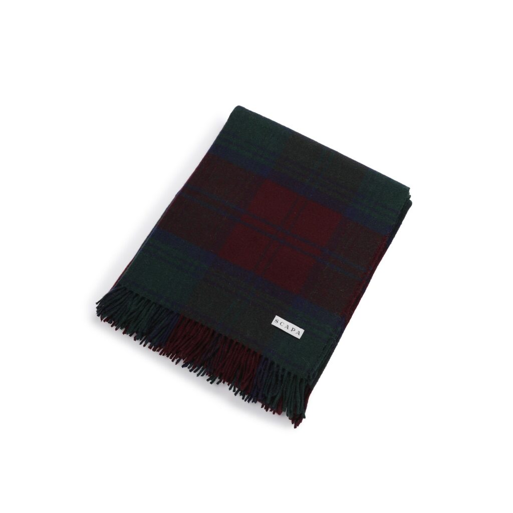 Scapa Home plaid merino wol Tartan Lindsay check in donkerblauw, groen en bordeaux rood
