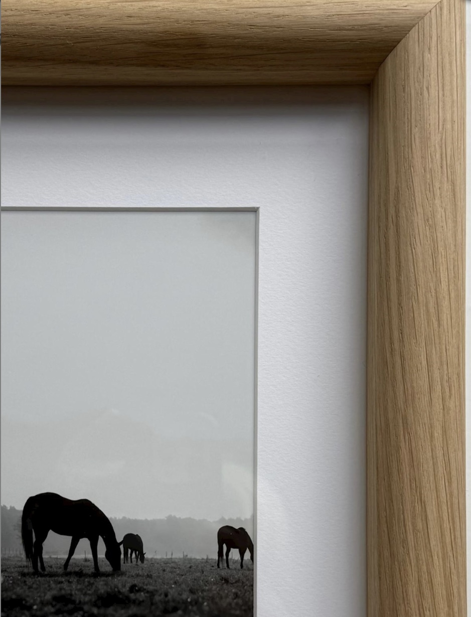 Scapa Home grote langwerpige houten fotolijst 'Stefford' in naturel eiken met afgerond frame Scapa Home grote langwerpige houten fotolijst 'Stefford' in naturel eiken met afgerond frame