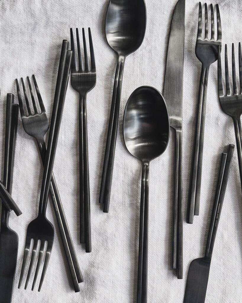 Serax by Kelly Wearstler zwart stalen bestekset 'Dune' - 24 delig