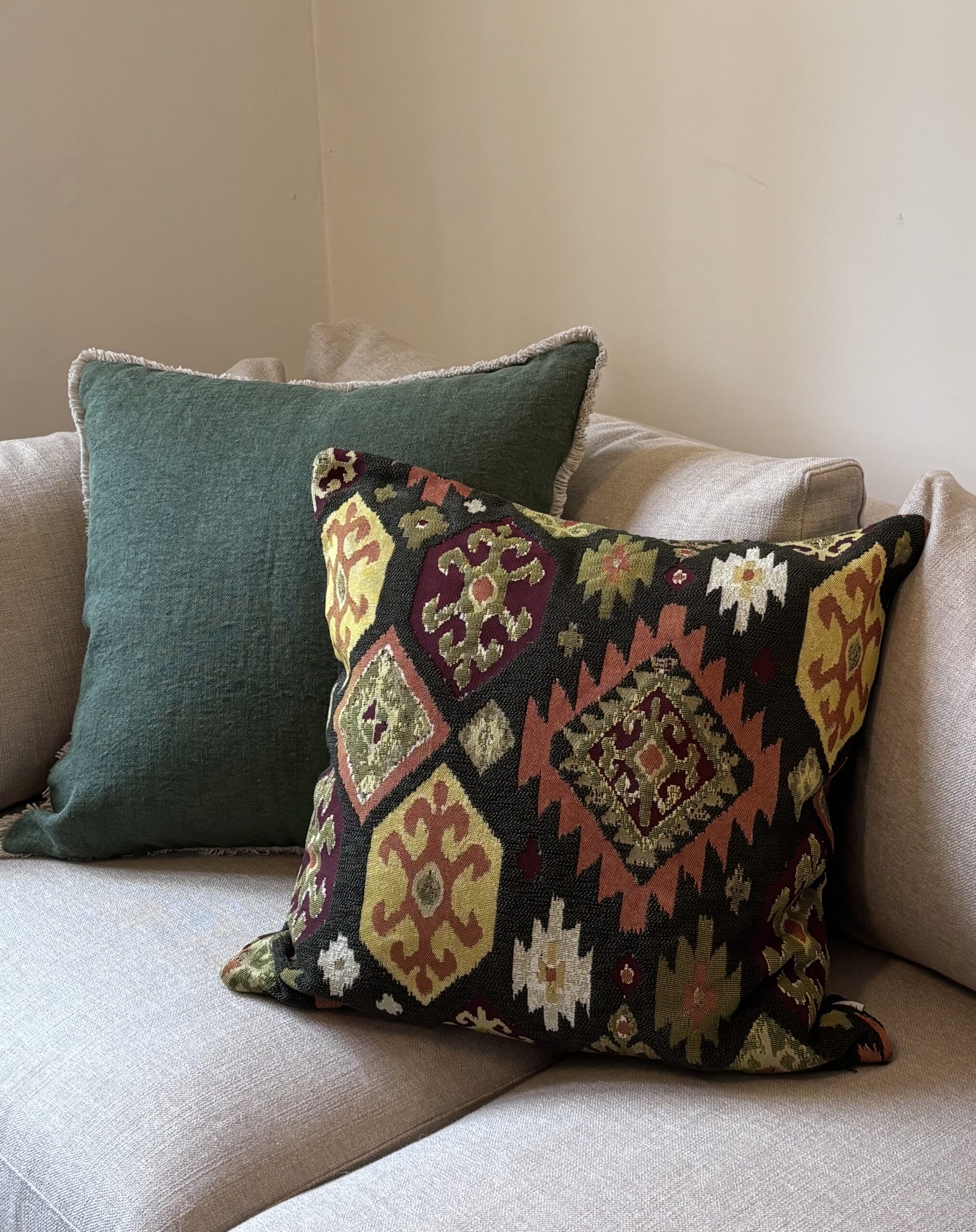 Scapa Home sierkussens ‘Como’ en 'Amber' in groen 60 x 60 cm Scapa Home sierkussens ‘Como’ en 'Amber' in groen 60 x 60 cm