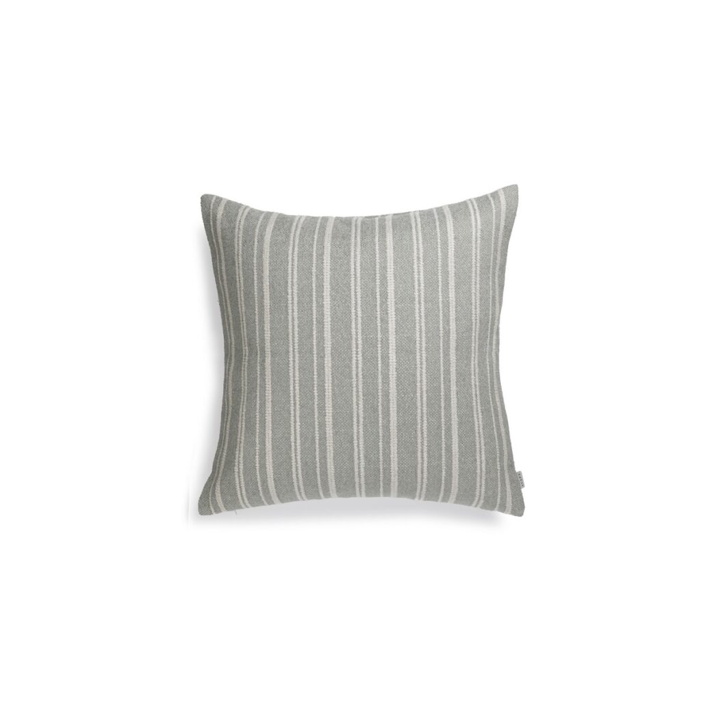 Scapa Home langwerpig sierkussen ‘Solena' in jade groen met witte strepen 60 x 60 cm